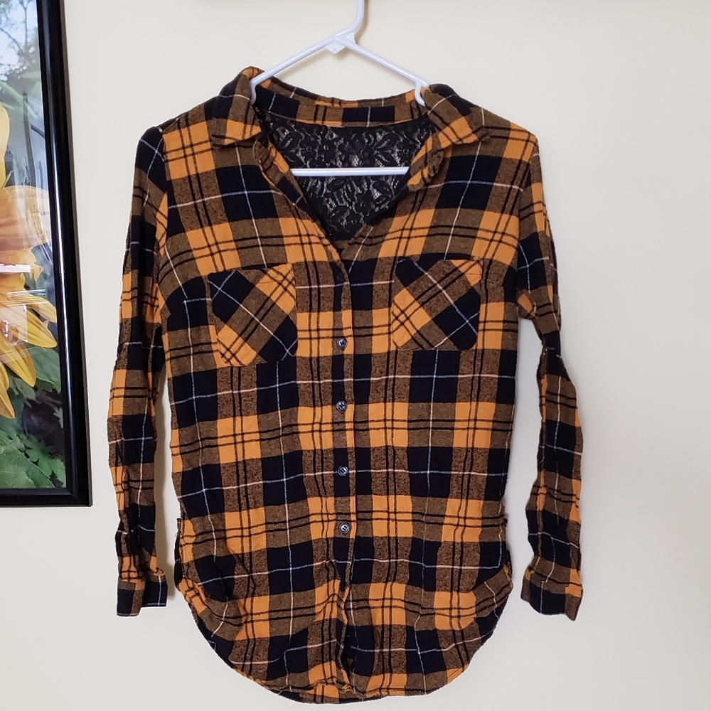 Long sleeved plaid top